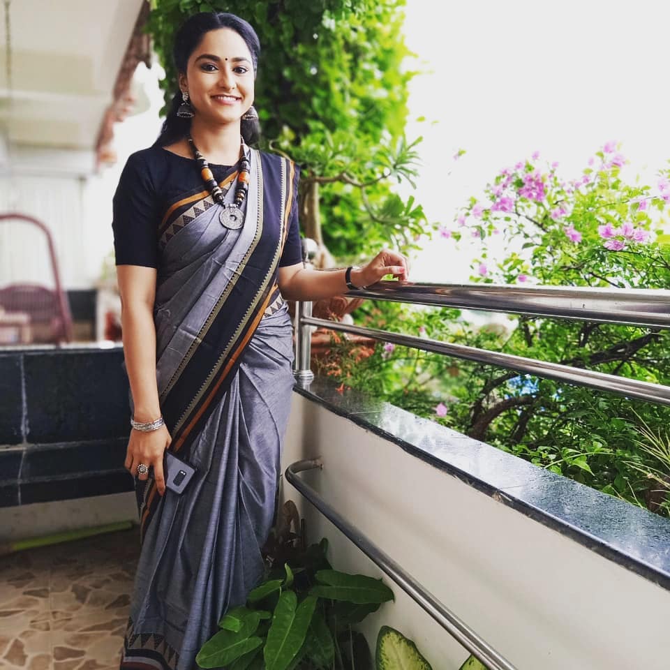 Zee Telugu Tv Anchor Kasi Annapurna In Black Saree Blouse